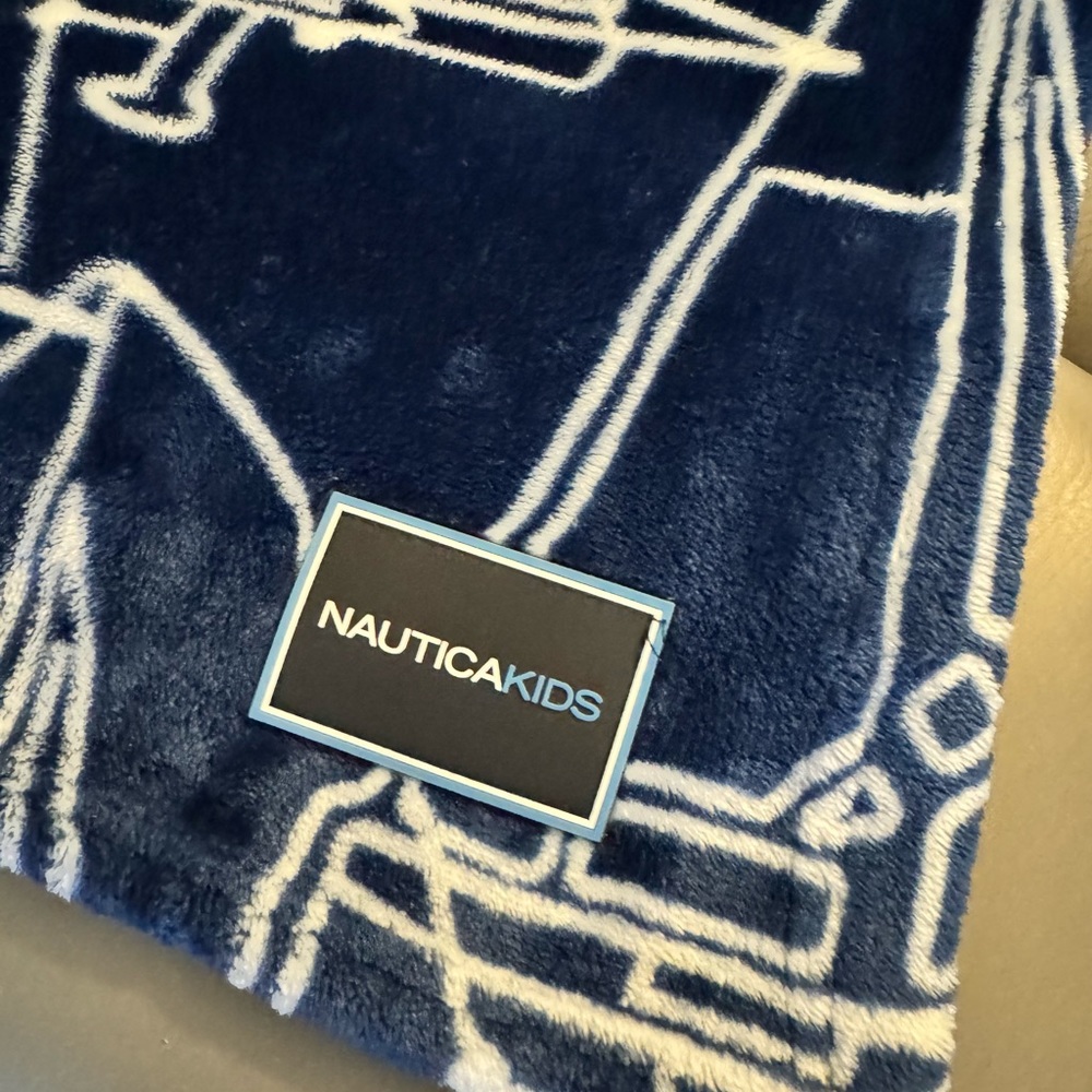A/ Nautica Kids Fleece Throw Blanket